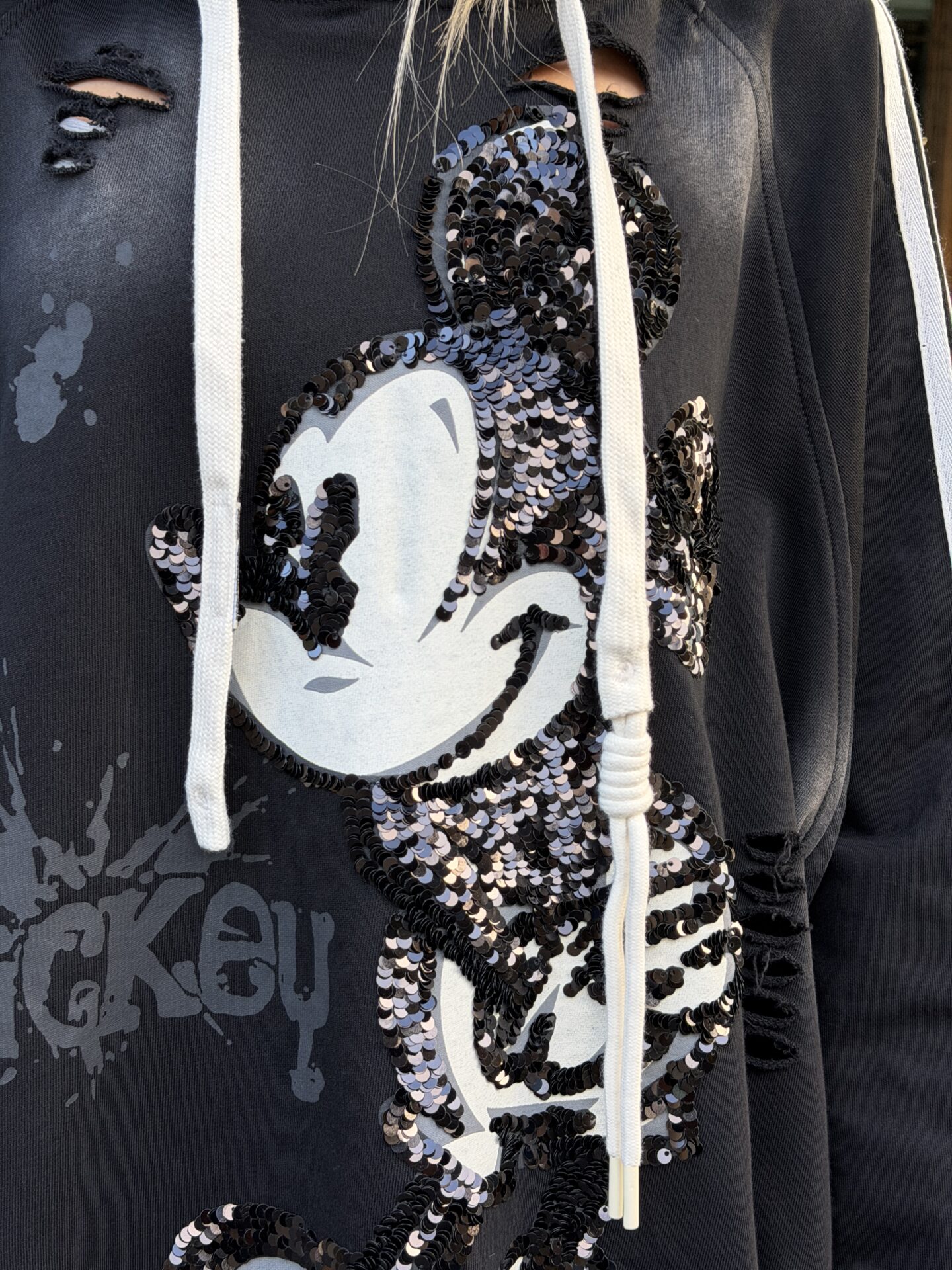Худі-рванка «Mickey» з порізами, потертостями та паєтками в чорному — back · Bozhevilno